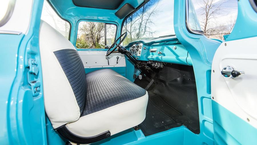Интерьер GMC 100 Pickup 1959 года  (фото 4 из 9)